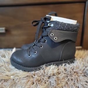 NEW Women's Size 8 Boots